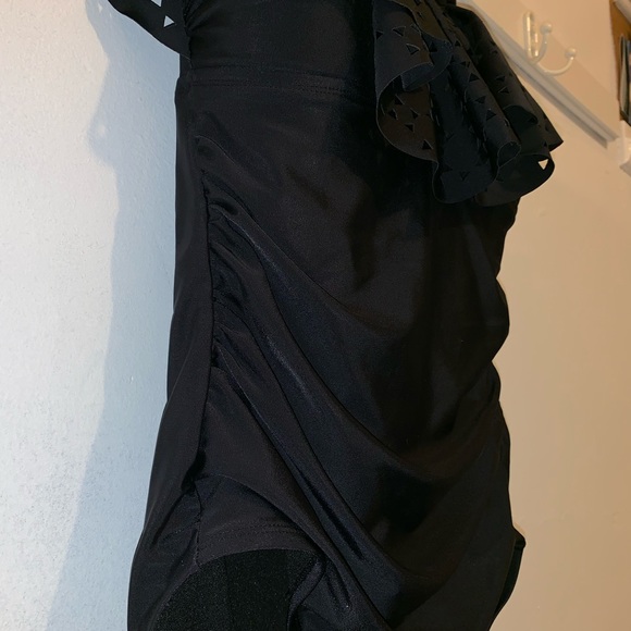 Ruffled Top Halter One-Piece Swimsuit - Picture 4 of 6